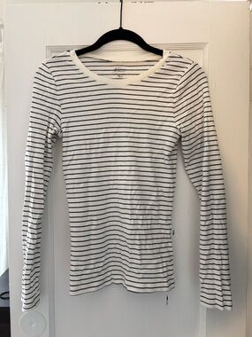 Long-Sleeve Navy Stripe Perfect Fit Crewneck Top - J. Crew